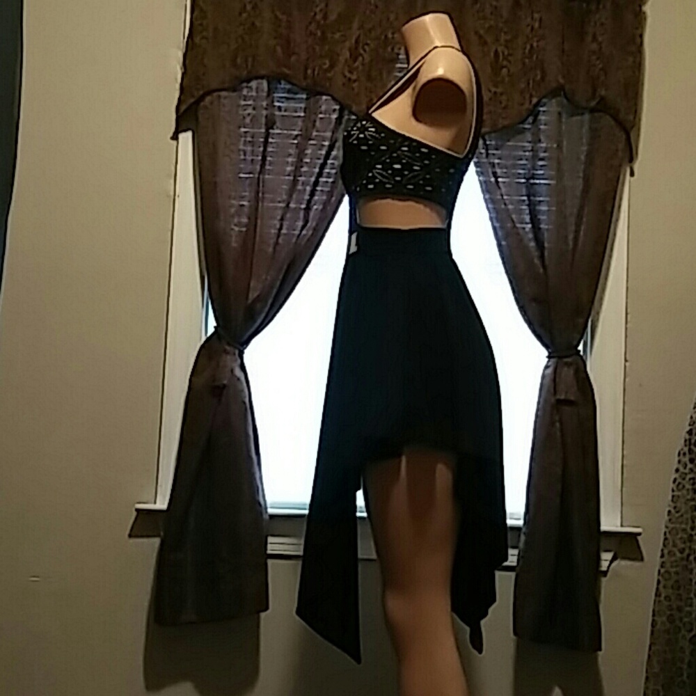 Dress - Picture 3 of 4